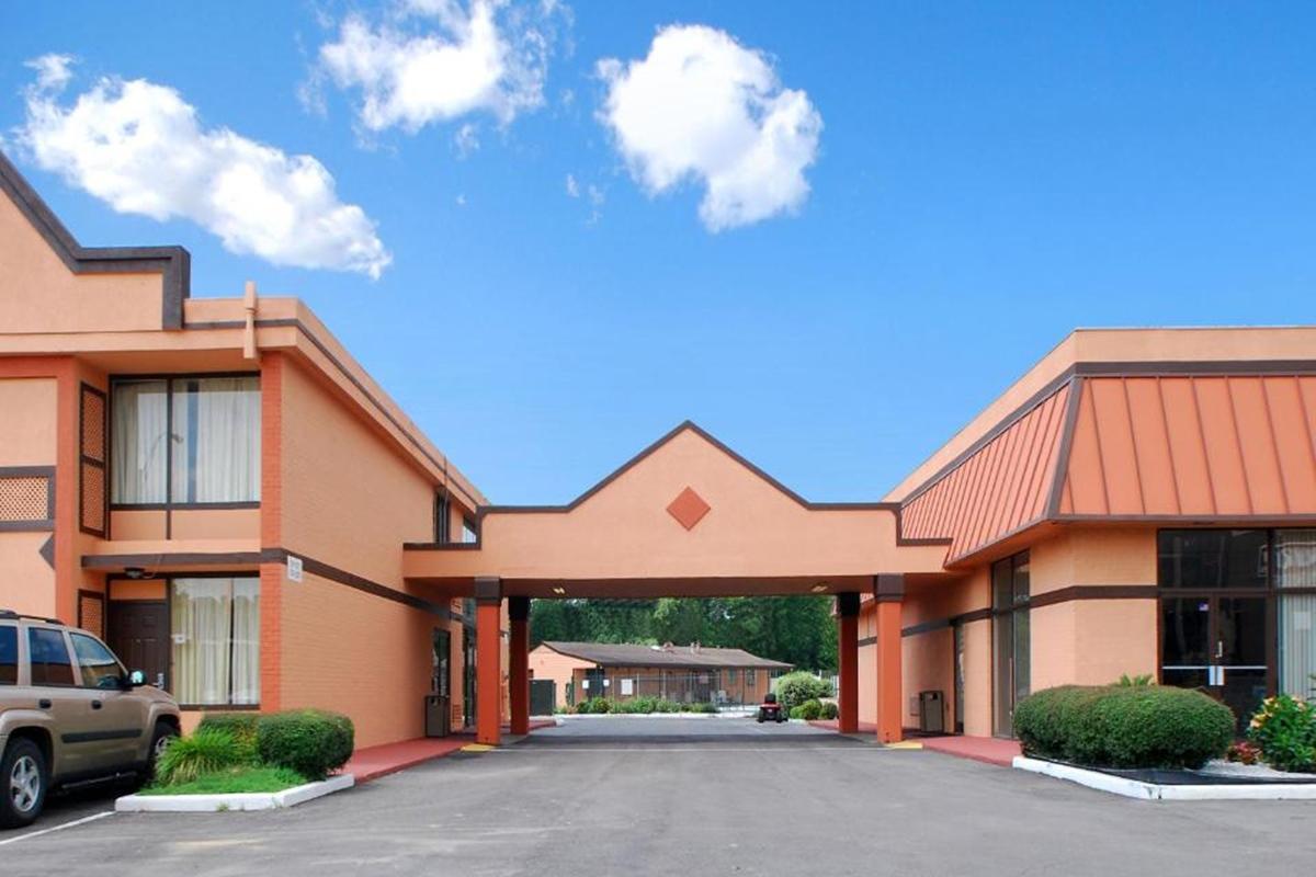 Americas Best Value Inn & Suites Хорн Лейк Екстериор снимка