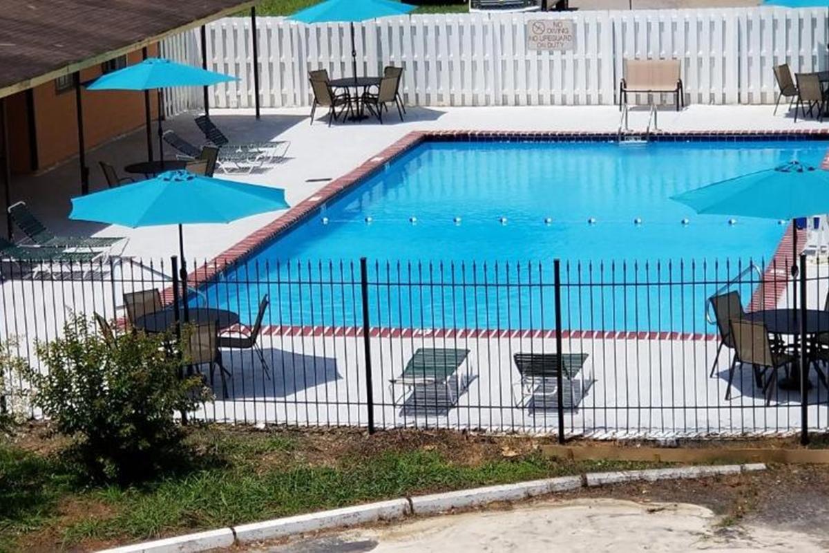 Americas Best Value Inn & Suites Хорн Лейк Екстериор снимка