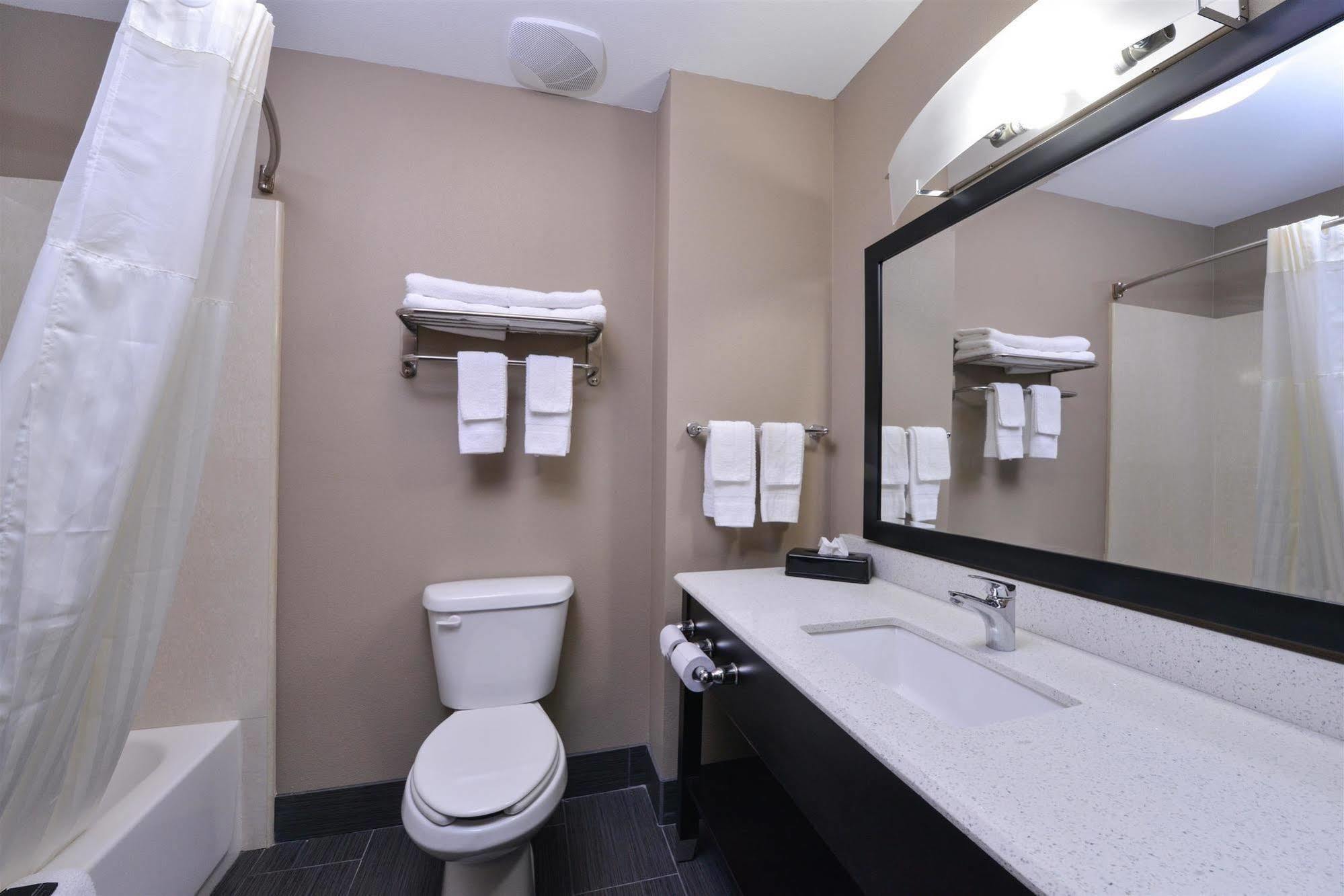 Americas Best Value Inn & Suites Хорн Лейк Екстериор снимка
