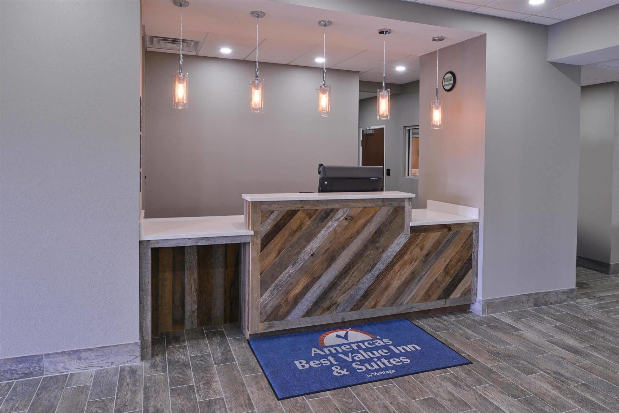Americas Best Value Inn & Suites Хорн Лейк Екстериор снимка