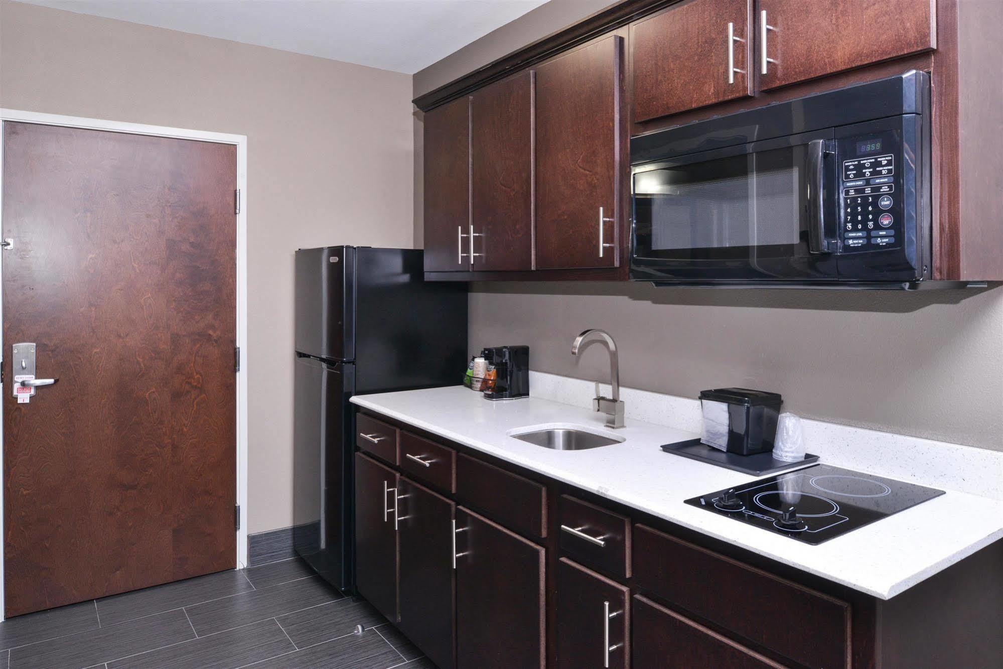 Americas Best Value Inn & Suites Хорн Лейк Екстериор снимка