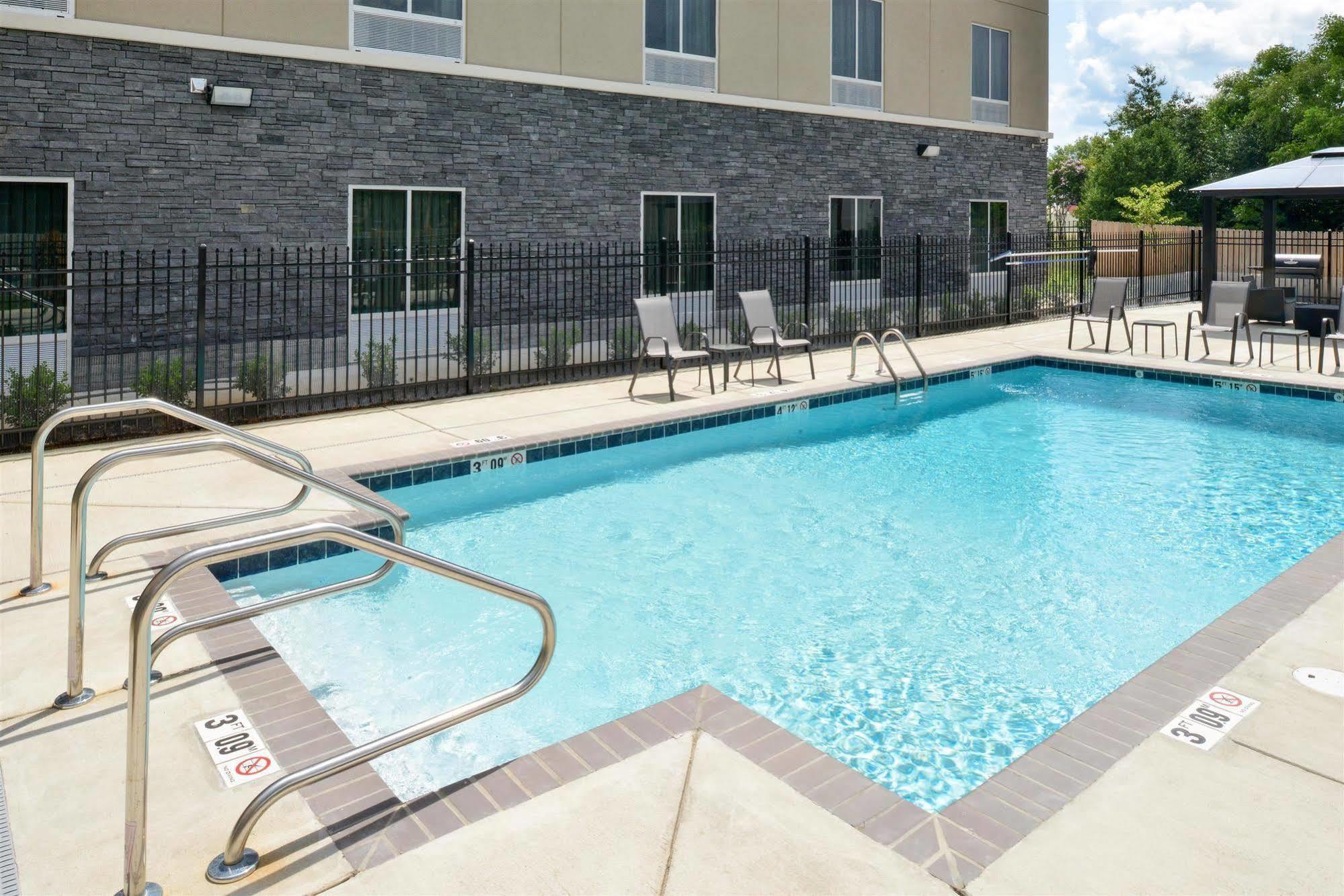 Americas Best Value Inn & Suites Хорн Лейк Екстериор снимка