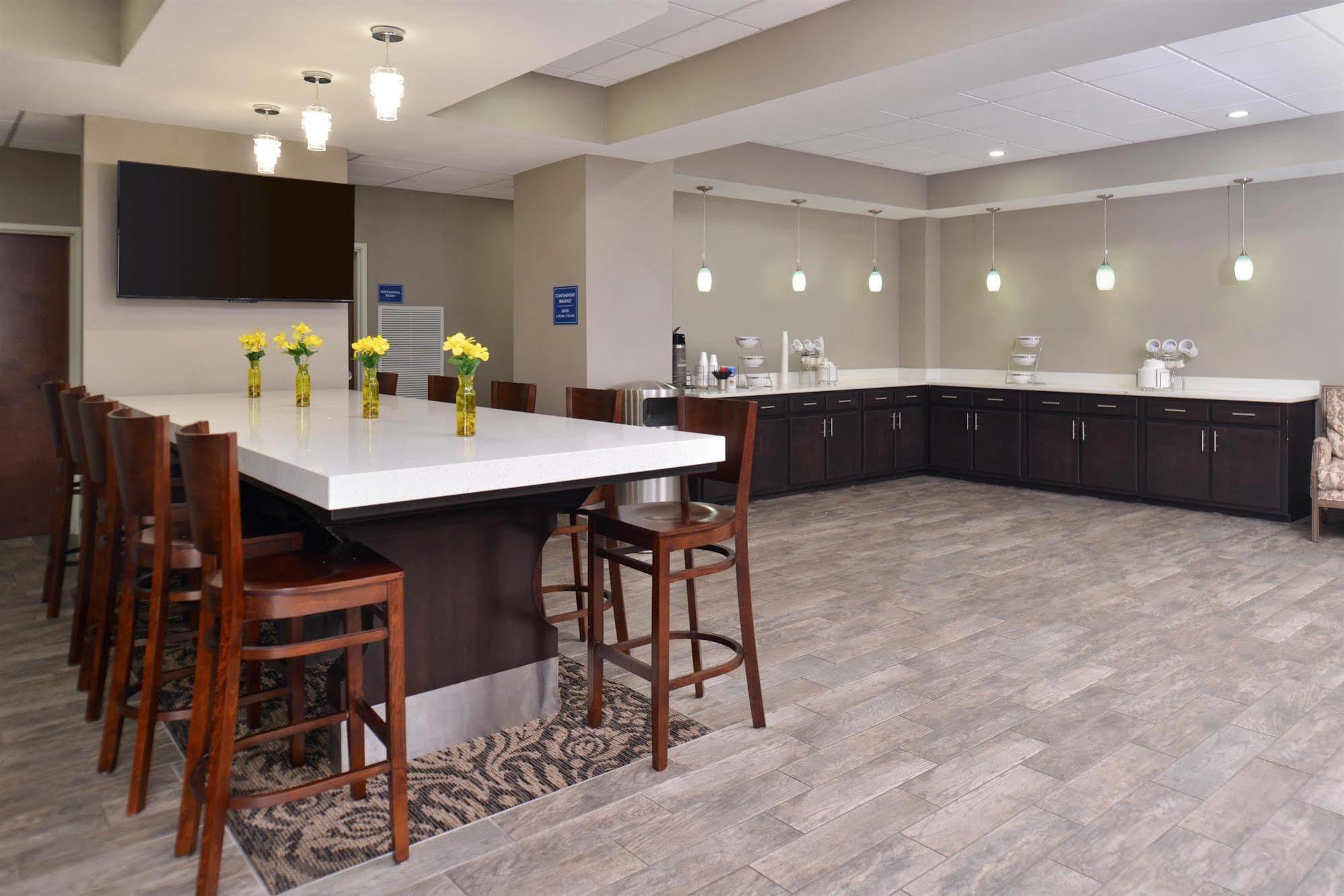 Americas Best Value Inn & Suites Хорн Лейк Екстериор снимка